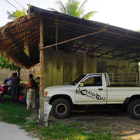 Hotel Mr. Chuoi Bar And Hut Ko Phra Thong Exterior foto