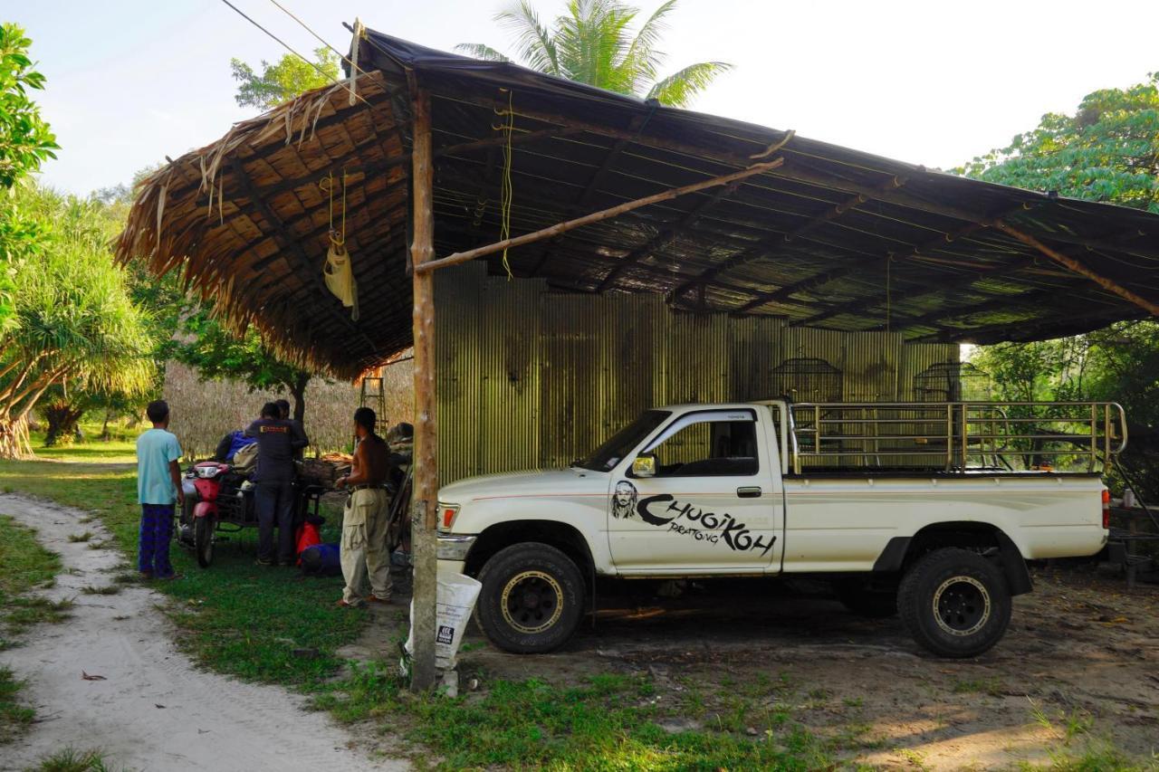 Hotel Mr. Chuoi Bar And Hut Ko Phra Thong Exterior foto